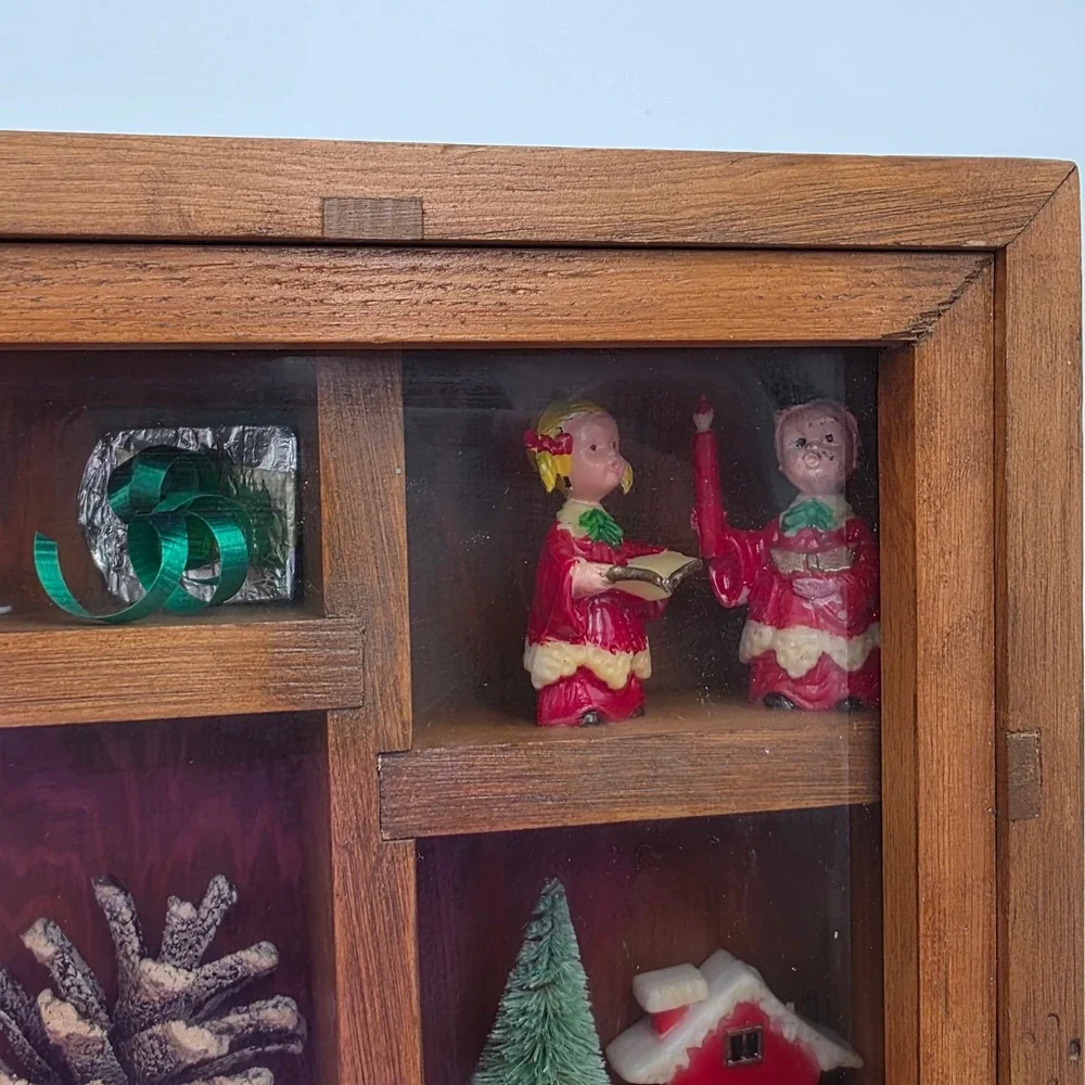Vintage Christmas Shadow Box Wood Display  Miniatures Nativity Carolers 12x9.5